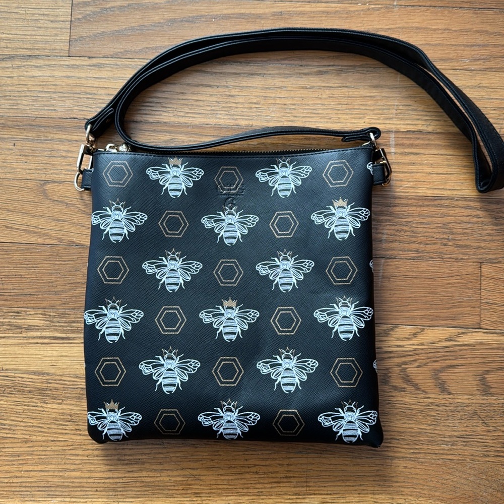 🐝 OTG 247 “On The Go” Queen Bee Crossbody bag. Vegan leather. - Picture 2 of 8